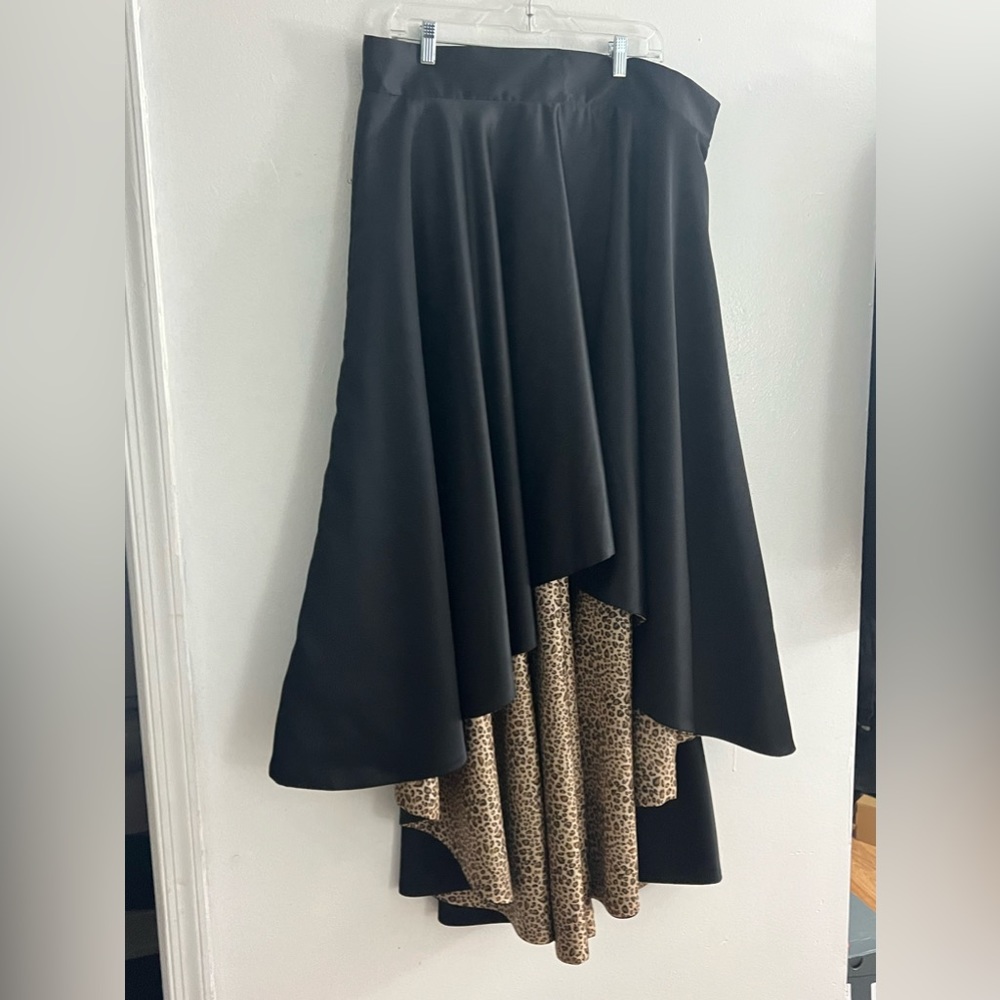 Never worn high low skirt with leapord inside